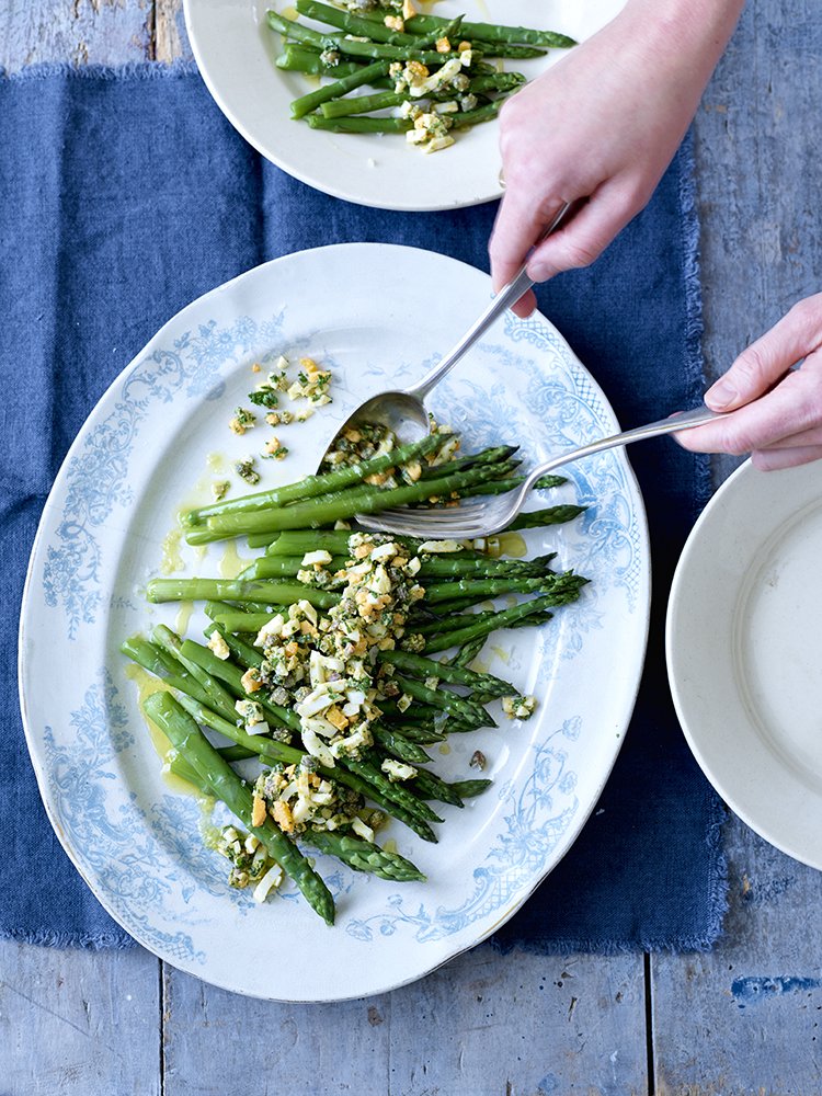 asparagus with chopped egg & anchovy